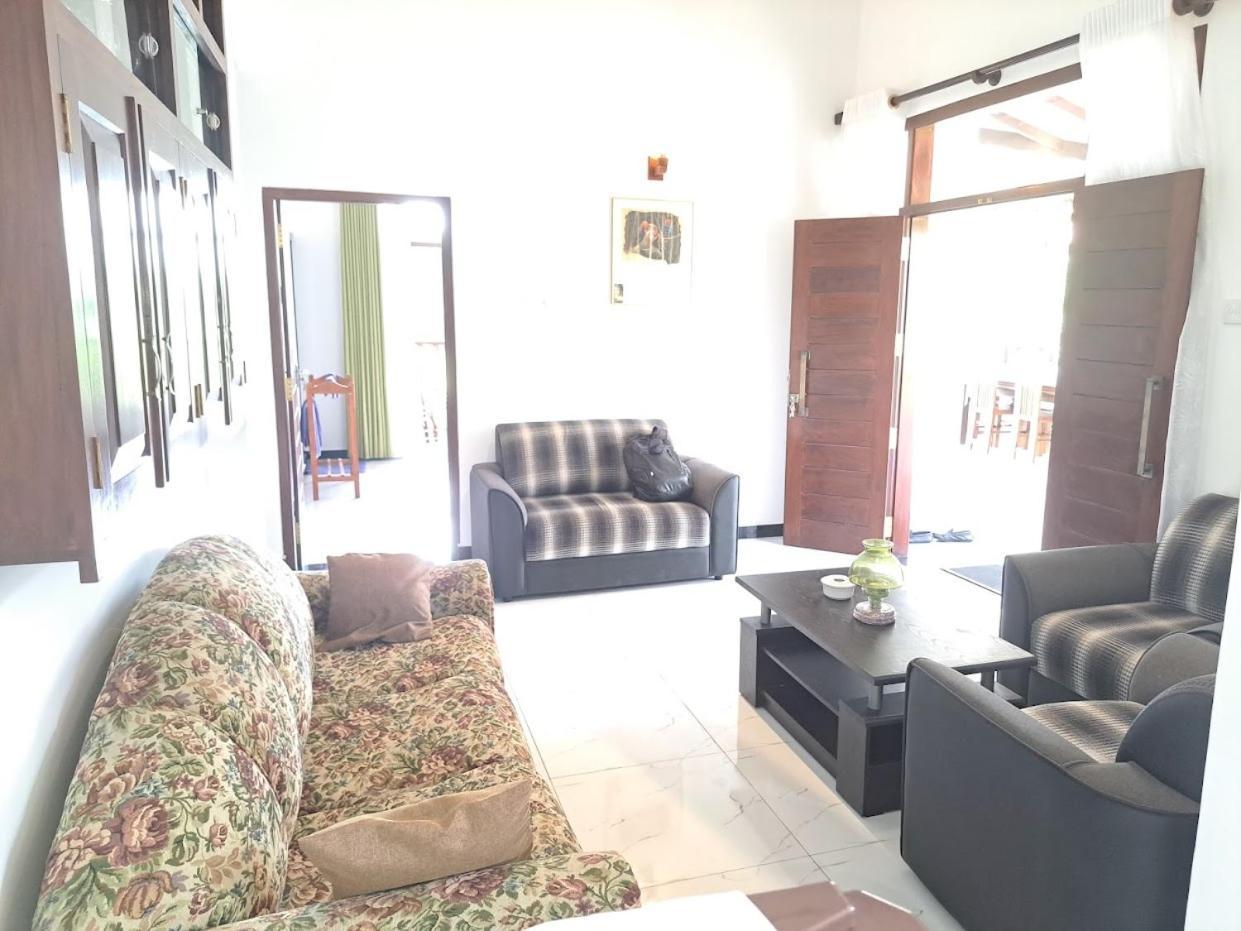 Villa 76 Уелигама Екстериор снимка